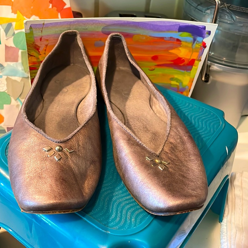 Coleen Cordero made in north Hollywood size 8 women’s flat. Rose gold